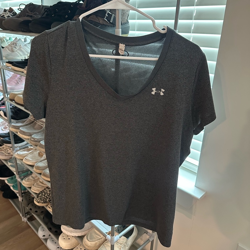 Under Armour Women's Short Sleeve V-Neck Tee — Charcoal